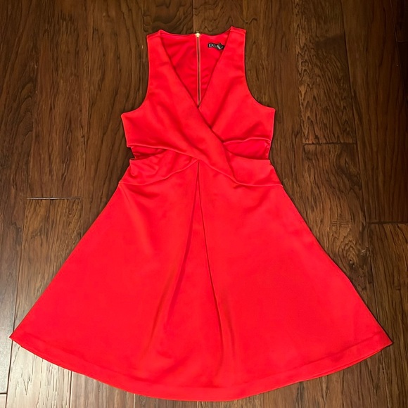 Express dress - Picture 1 of 6